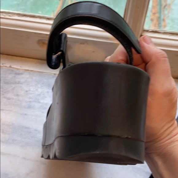 Prada cross cross sandals with wavy sole - Picture 11 of 16